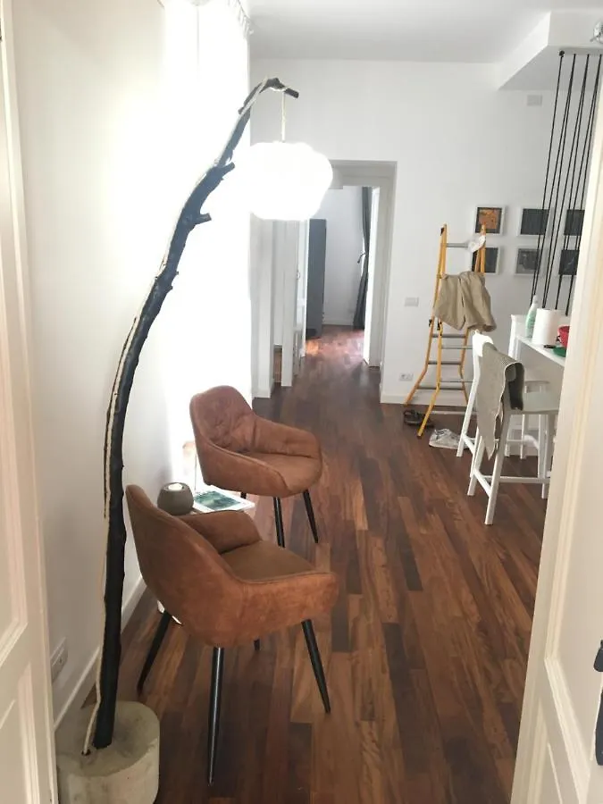 Joivy Stylish Apt In Centre Of Cernobbio