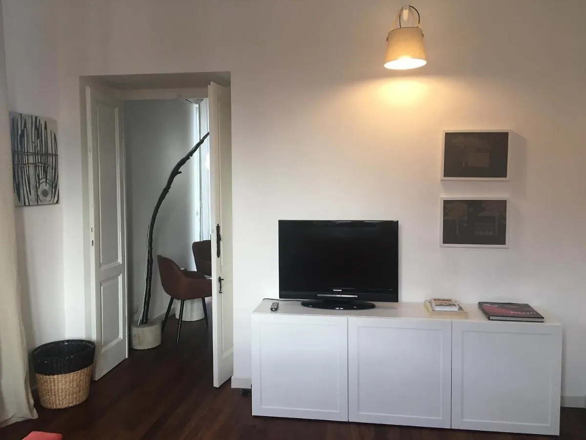 Joivy Stylish Apt In Centre Of Cernobbio Apartment