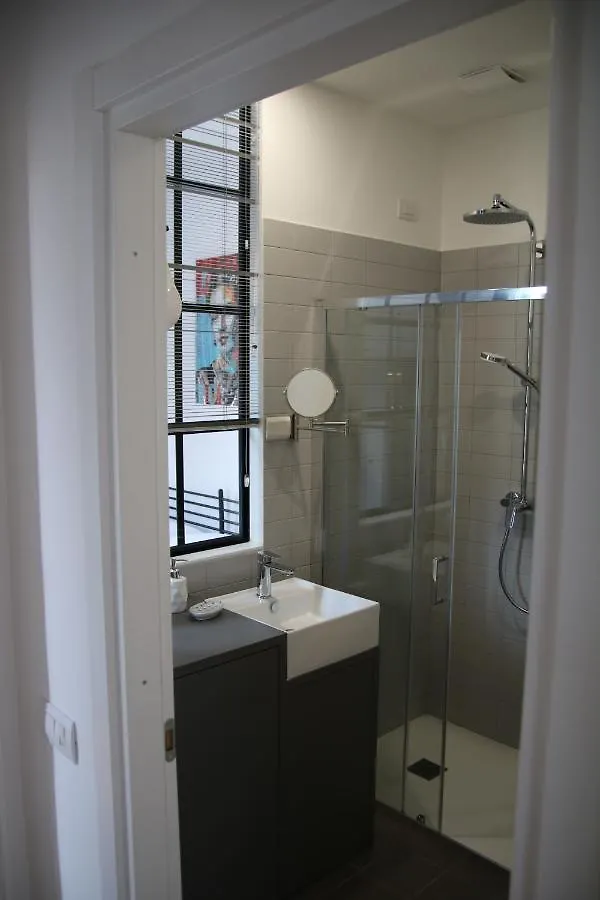 Apartment Joivy Stylish Apt In Centre Of Cernobbio